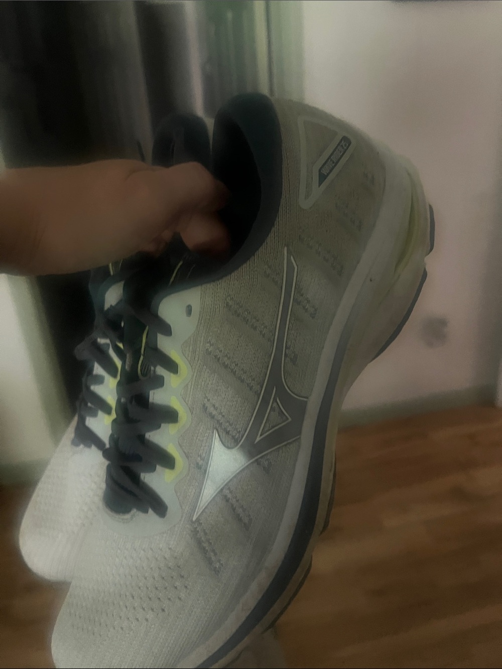 Mizuno Men's Light Gray Running Shoes with Neon Yellow Accents
